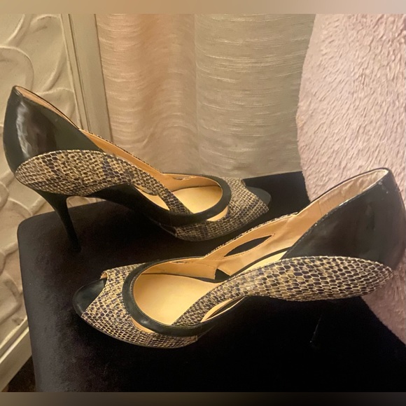 Guess, snake print heels in black, peep toe shoes in size 8, New never worn - Picture 5 of 7